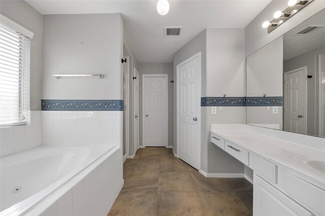 Building Photo - 6354 Wilshire Ridge