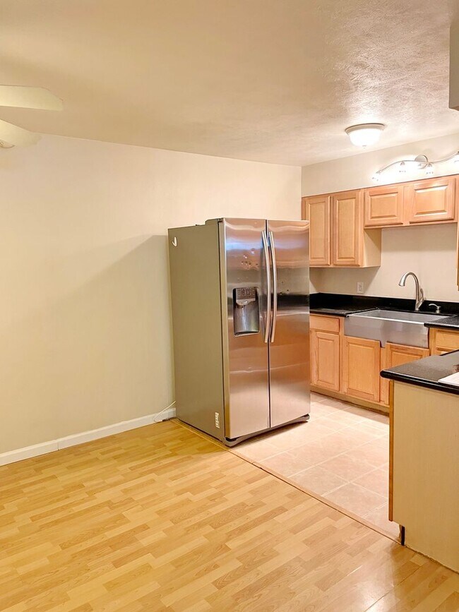 Building Photo - 3 Bed 1 Bath Unfurnished house in the Heart of Kihei - 1 year minimum available long term.