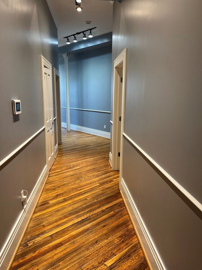 Building Photo - Available Condo in the Heart of Downtown A...