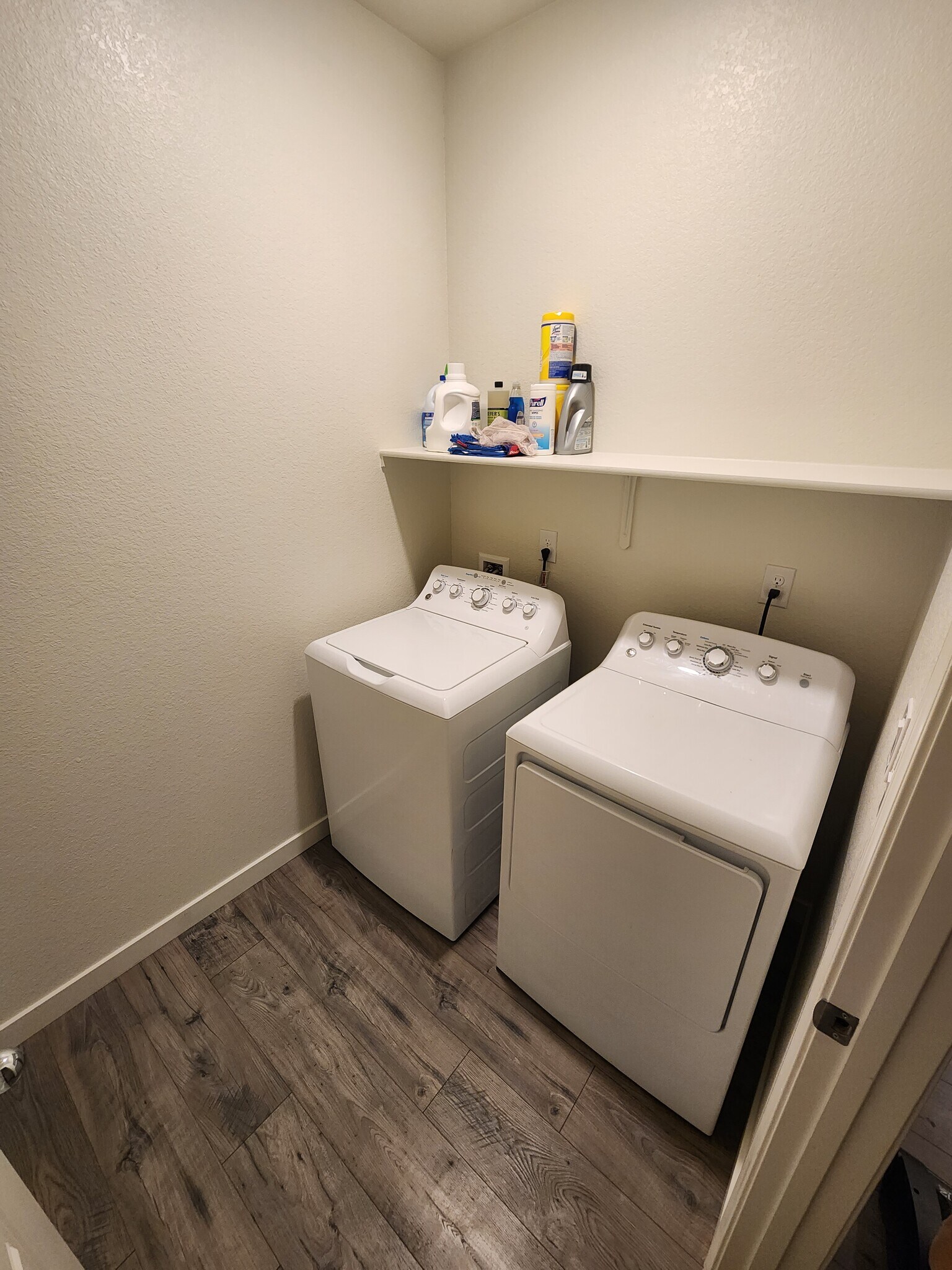 Building Photo - 1008 Maple Way