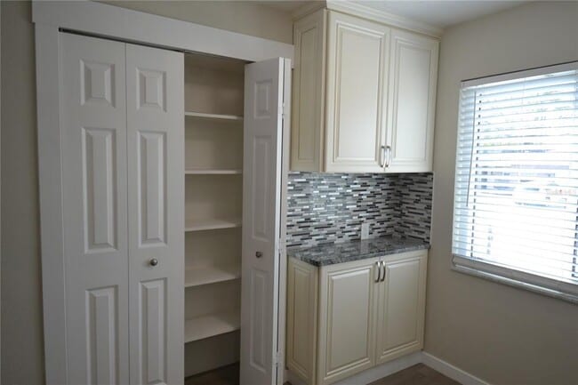 Building Photo - 746 Barbara St