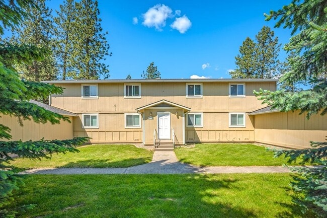 Building Photo - 2 bed 1 bath apartment (4plex building)