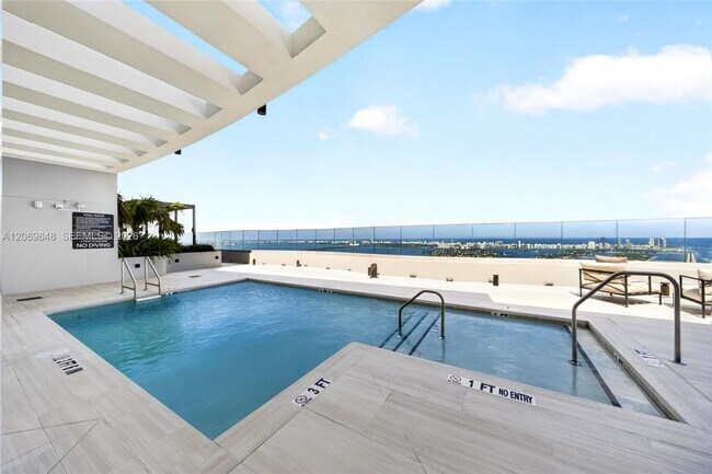 Building Photo - 1400 Biscayne Blvd
