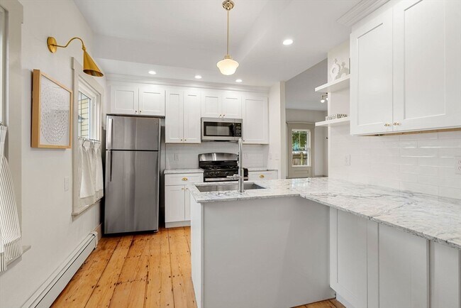 Building Photo - 6 Mt Vernon St