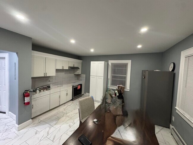 Building Photo - 225 E 19th St