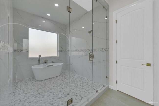 Building Photo - 29 Pecan Ave