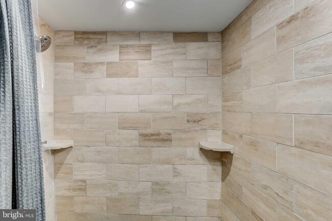 Building Photo - 307 S Exeter St