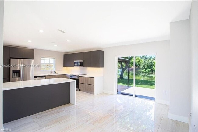 Building Photo - 7940 SW 163rd Pl