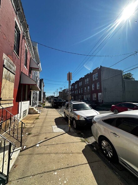 Building Photo - 1229 W Somerset St