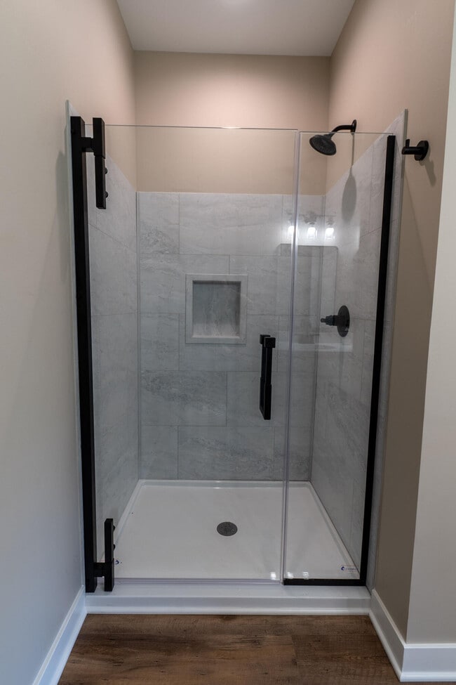 Building Photo - 8456 Oak Shade Cir