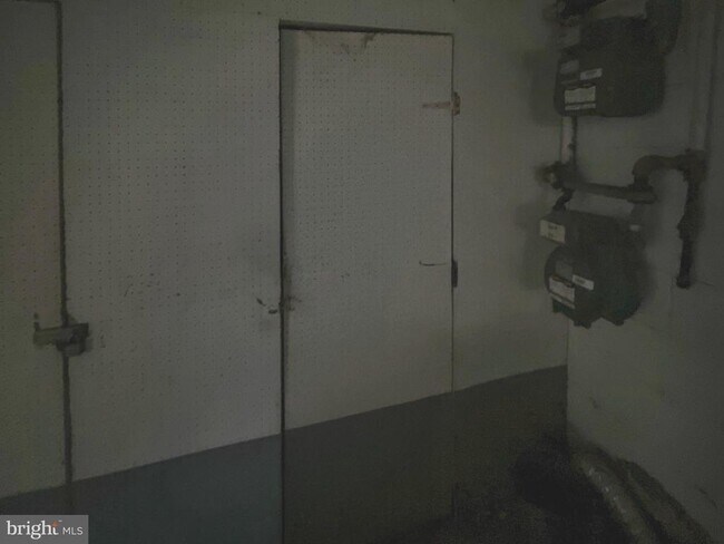 Building Photo - 1409 N 76th St