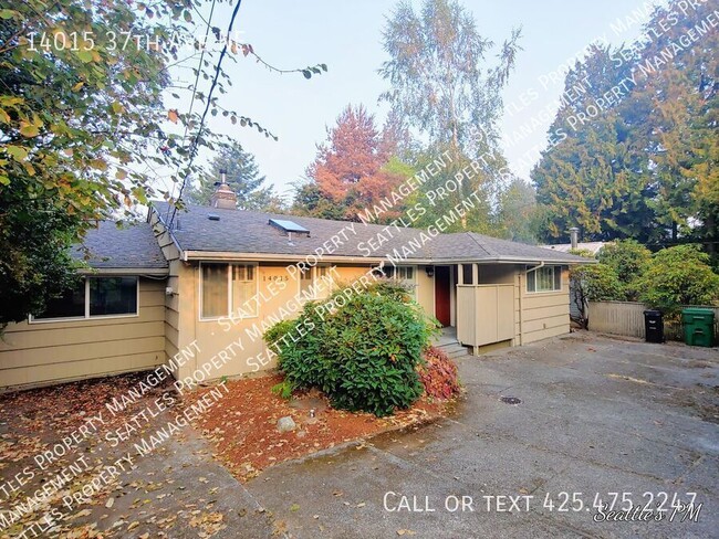 Primary Photo - Wonderful 2 Bedroom Home with Oversized Of...