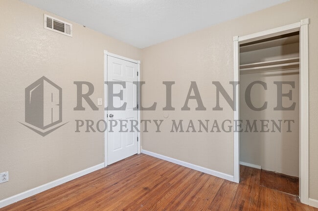 Building Photo - 1925 S Elizabeth