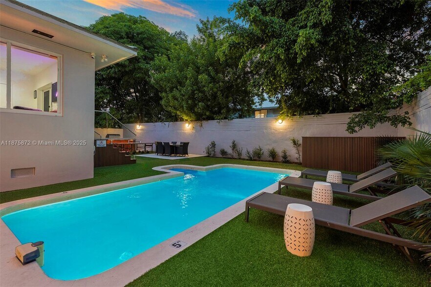 Building Photo - 668 NE 72nd Ter