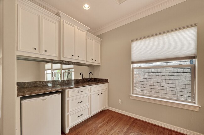 Building Photo - 5319 Fayette St
