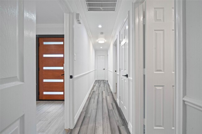 Building Photo - 9022 Quebec Dr