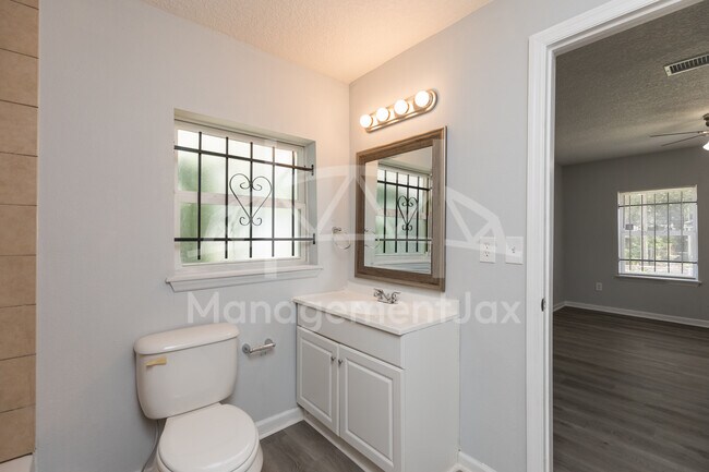 Building Photo - 1610 W 33rd St