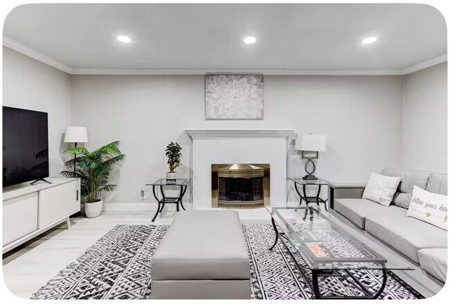 Building Photo - Furnished Home in HB