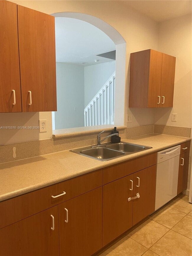 Building Photo - 942 NE 42nd Pl