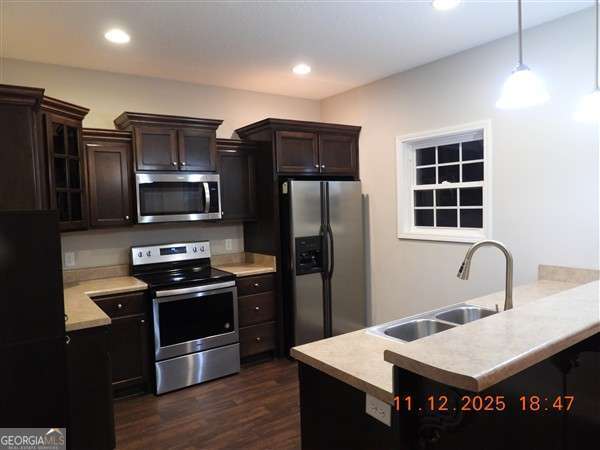 Building Photo - 221 Case Ln SE