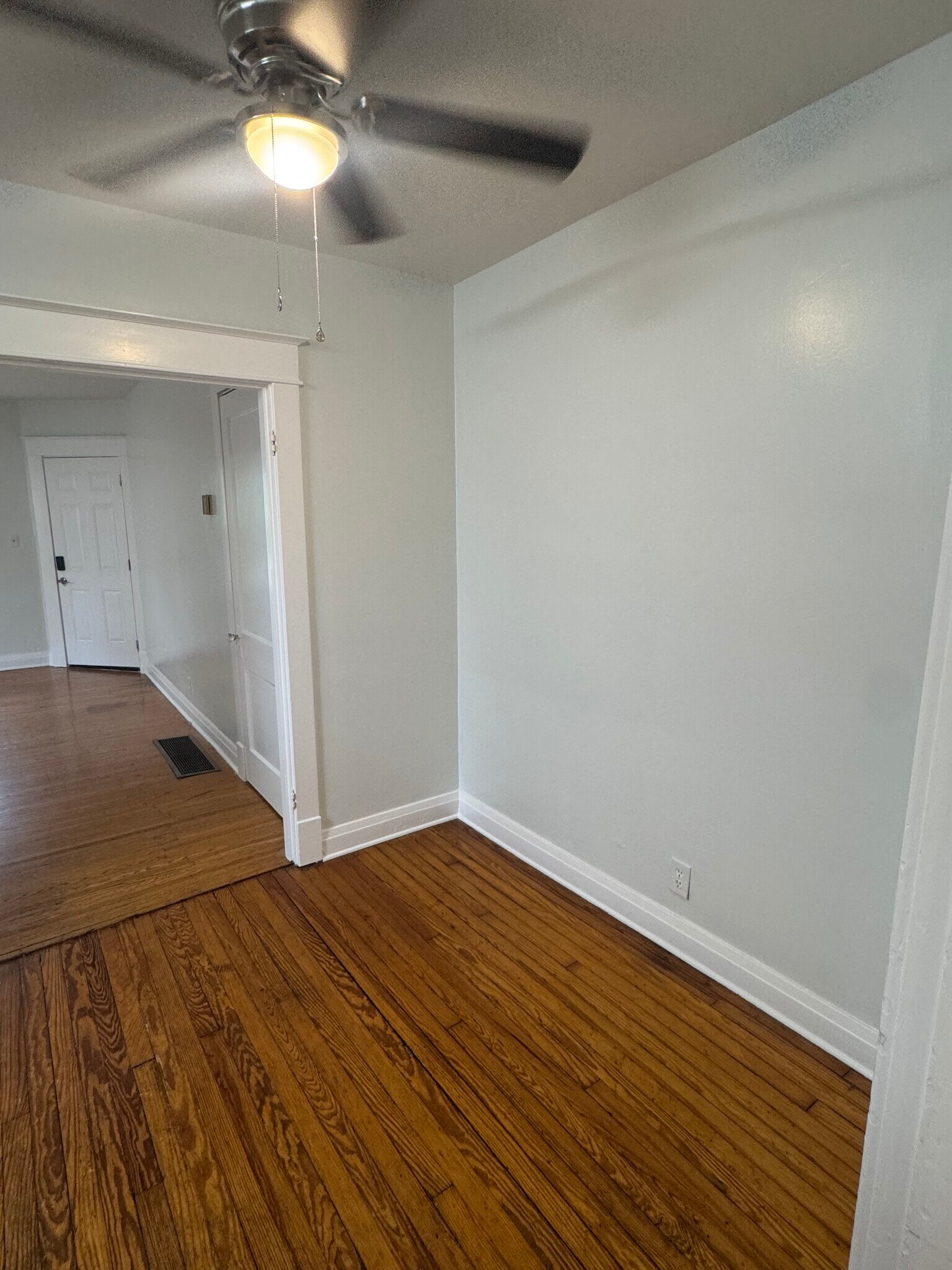 Breakfast nook - 1333 Castlewood Ave