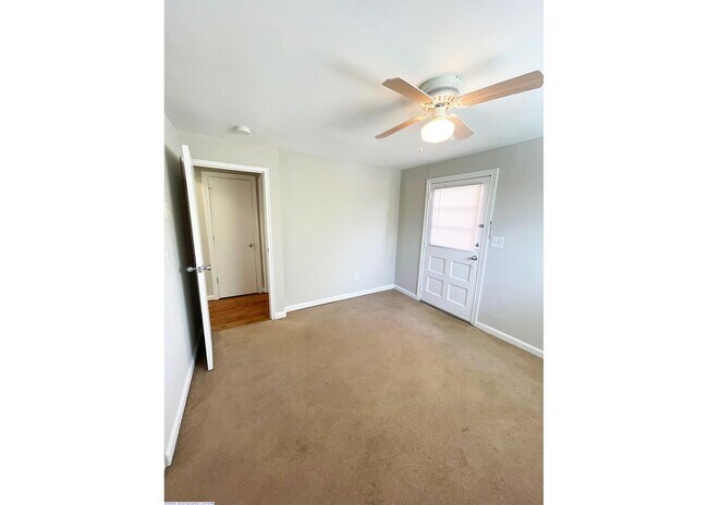 Building Photo - 566 Lowell Ave