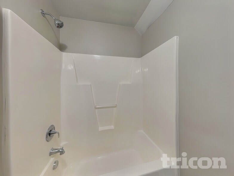 Building Photo - 448 Big Willow Way