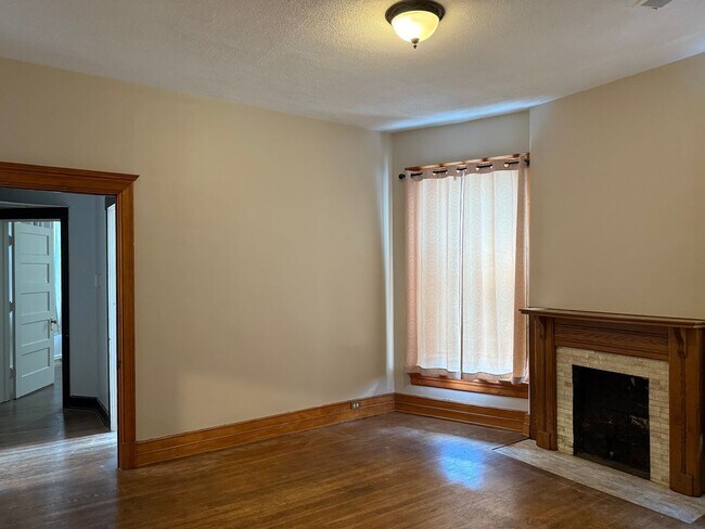 Building Photo - 1415 St James Ct