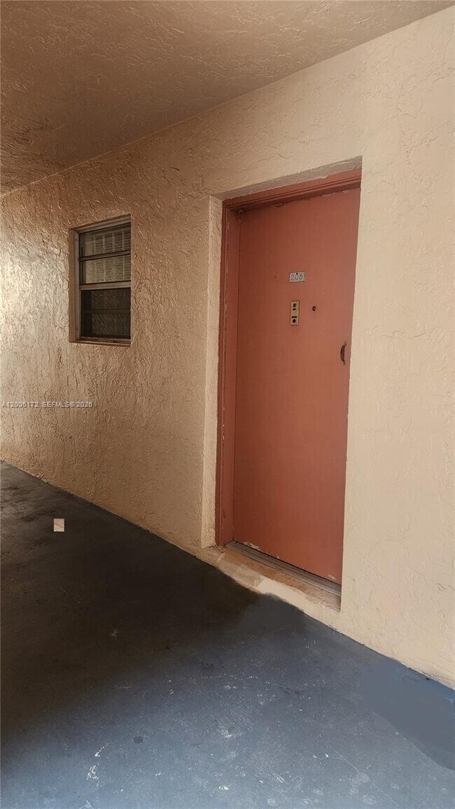 Building Photo - 13707 Kendale Lakes Cir