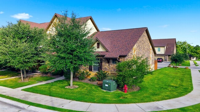 Building Photo - 312 Newcomb Ln