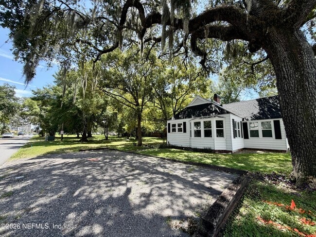 Building Photo - 1407 Belmonte Ave