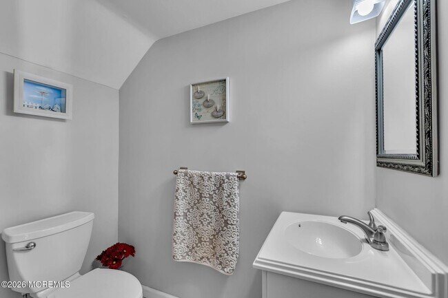 Building Photo - 390 Crawford St