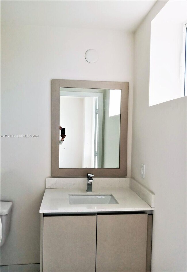 Building Photo - 2555 NE 193rd St