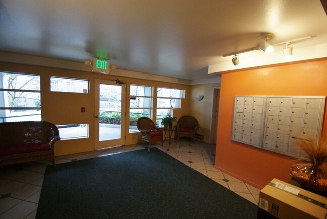 Building Photo - 3230 SW Avalon Way