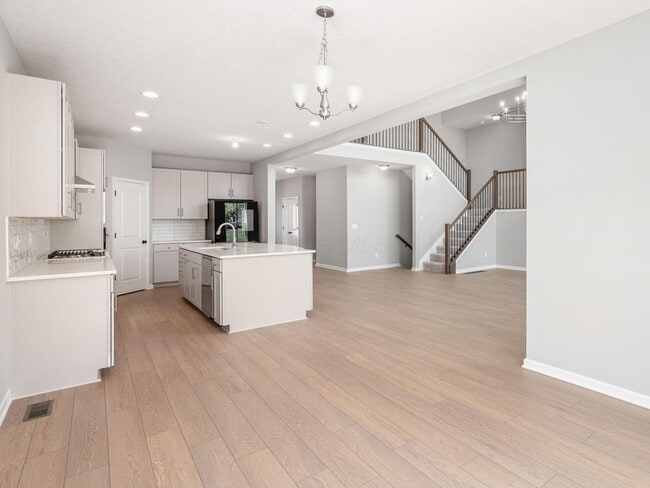 Building Photo - 37 Littondale Dr