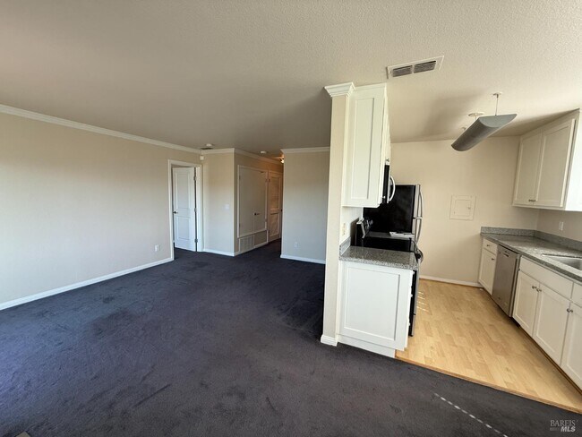 Building Photo - 310 Spyglass Pkwy