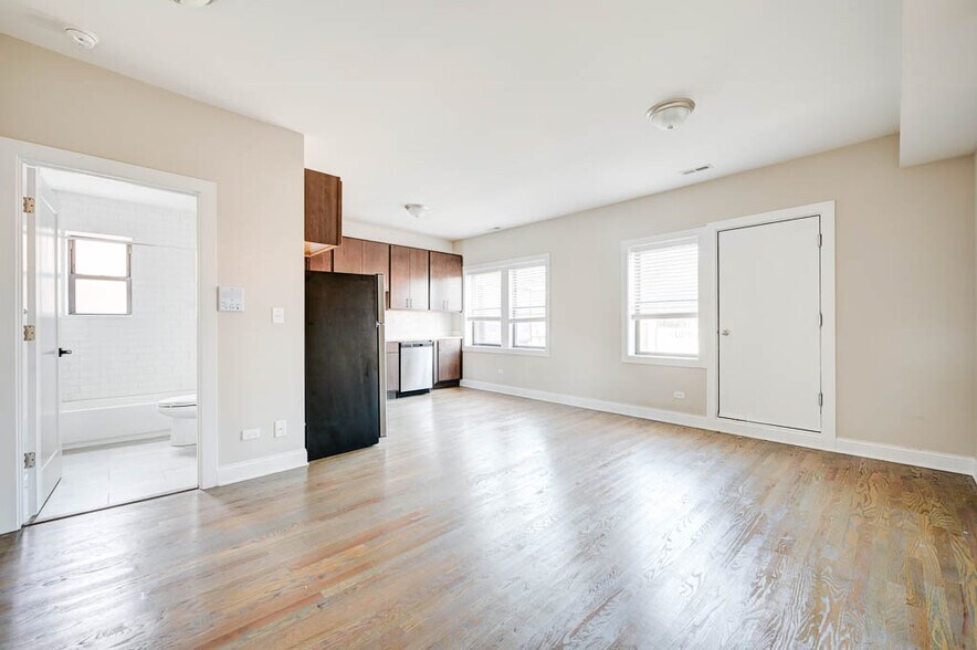 Building Photo - 3405 W Fullerton Ave