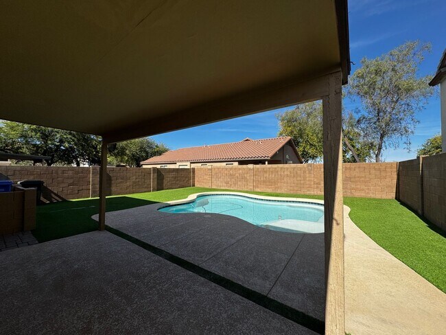 Building Photo - 4 BEDROOM WITH POOL IN DYNAMITE RANCH