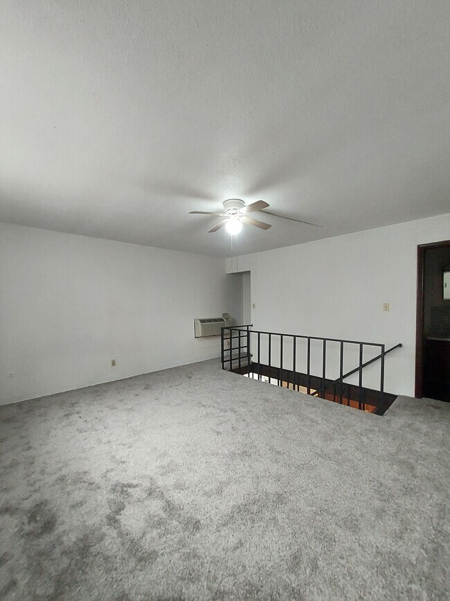 Building Photo - 187 Buckingham St