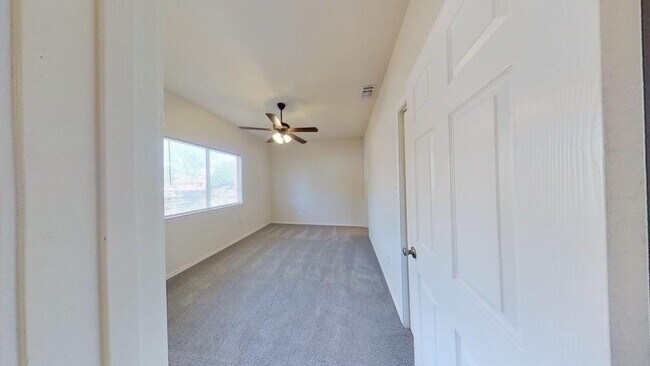 Building Photo - 627 Luther Dr