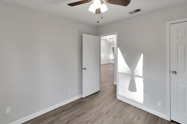 Building Photo - 246 Pinyon Ln