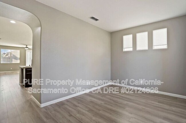 Building Photo - 1518 Sandmark Dr