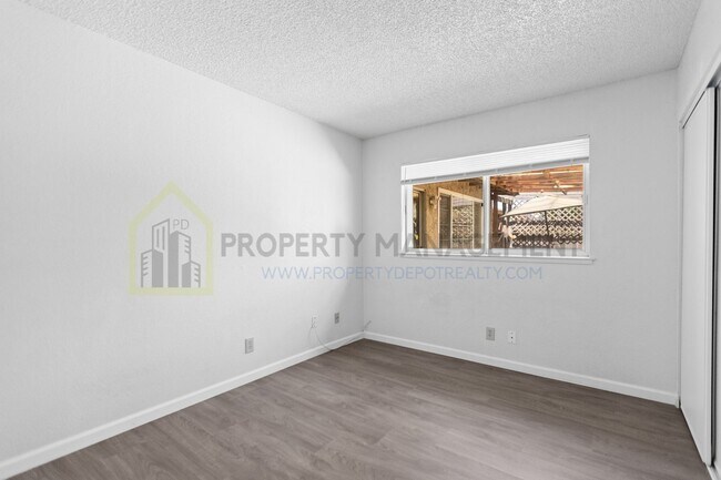 Building Photo - Charming 4-Bed, 2-Bath Home in Sacramento’...
