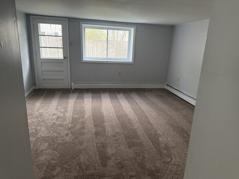 Building Photo - 1415 Diamond Ave