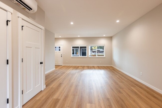 Building Photo - Newly Built 3 Bed, 2.5 Bath Cottage Homes with Washer & Dryer