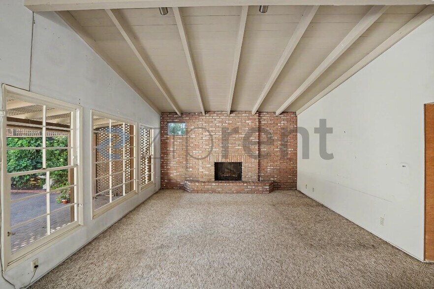 Building Photo - Unit