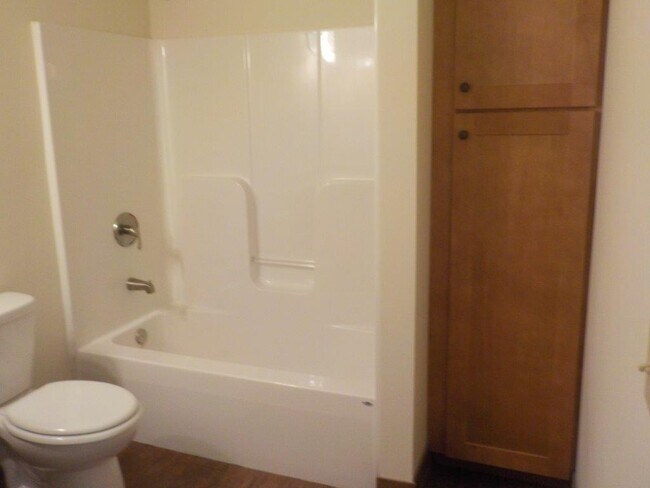 Building Photo - Spacious 3-Bed, 3.5-Bath Townhouse on East...
