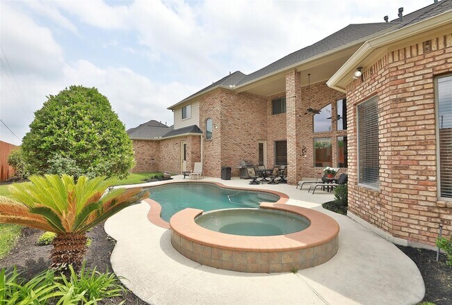 Building Photo - 13810 Nathan Ridge Ln