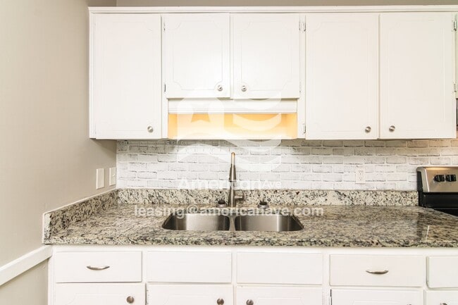 Building Photo - 1704 8th Pl S