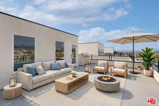 Building Photo - 525 Normandie Ave